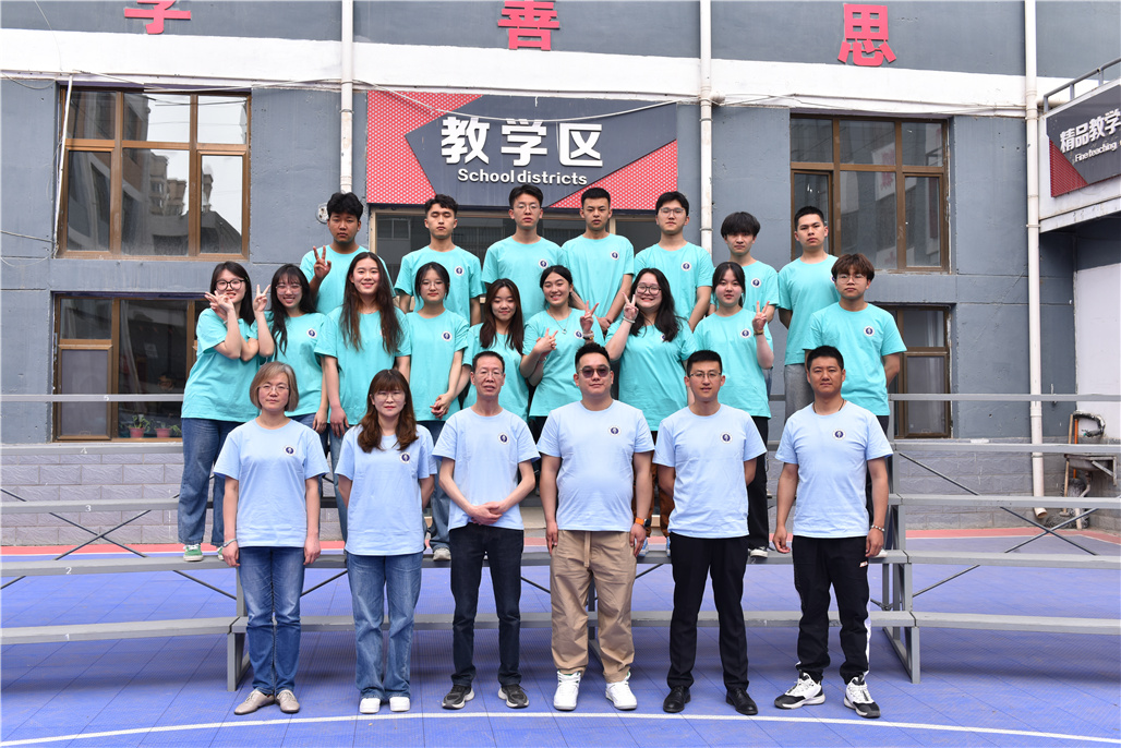 雲亭辅导学校2023届文科班毕业合影.jpg